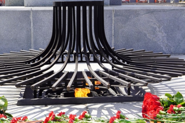 Губернатор Александр Богомаз вместе с делегацией из Беларуси почтили память героев-освободителей