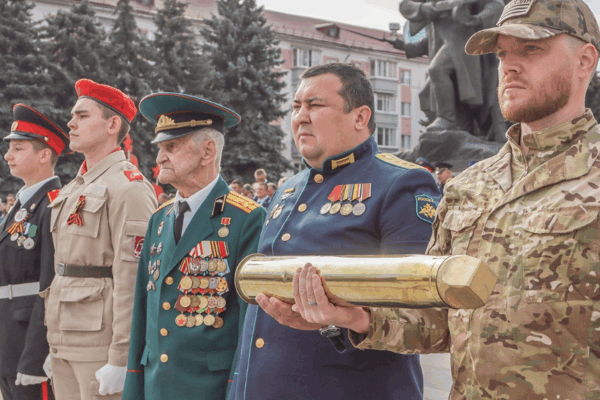 В Брянске защитникам Отечества передали стреляную гильзу с героической землёй