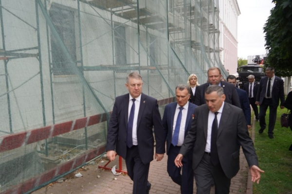 Губернатор Брянщины Александр Богомаз рассказал Александру Хинштейну об успешных практиках региона