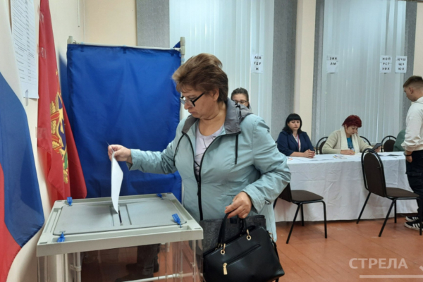 В Брянске с самого утра на участки для голосования идут избиратели