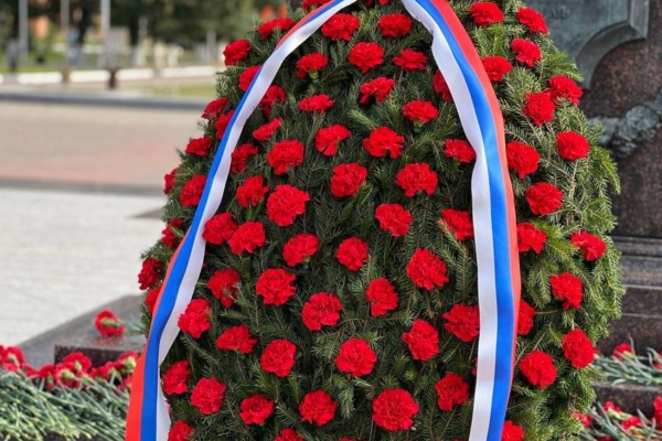 В день освобождения Брянска от немецко-фашистских захватчиков возложили цветы к стеле Воинской славы