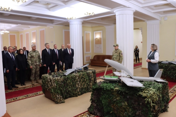 Командующий группировкой «Север» ознакомился с экспозицией «Хроники террора» в Брянске