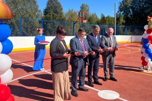 В брянском поселке Бытошь открыли «умную» спортплощадку