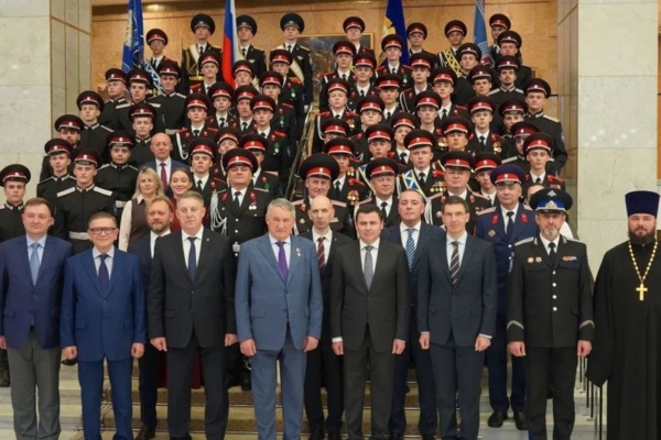 Стародубскому казачьему кадетскому корпусу вручили переходящее знамя Президента РФ