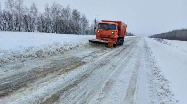 В Выгоничском районе устраняют последствия снегопада
