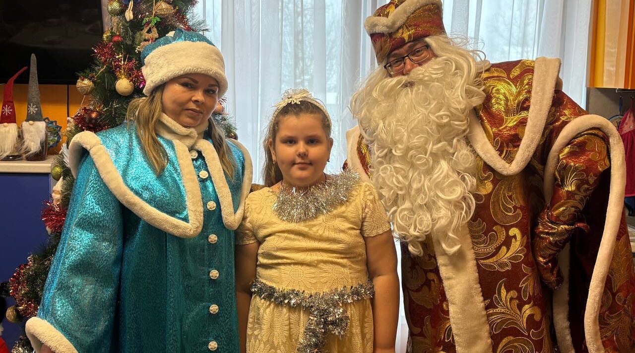 Александр Богомаз: Добрый волшебник Дед Мороз заглянул в гости к 6-летней Ире из Брянска