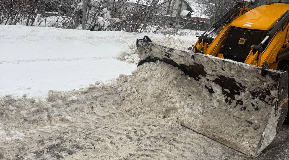 Брянские дорожники за 12 дней использовали 32 тысячи тонн противогололедной смеси
