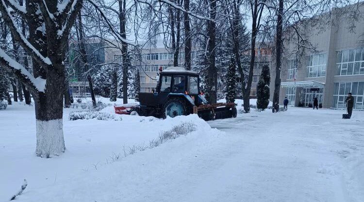 Дороги Выгоничского района очищаются от снега