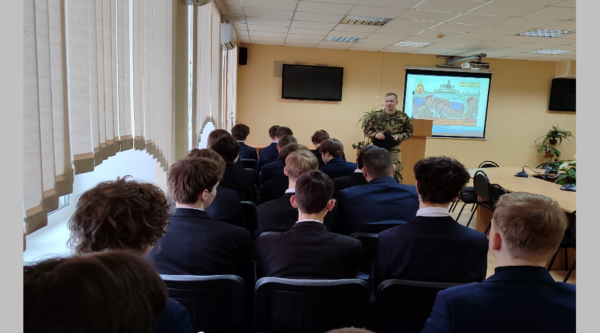 В Брянске росгвардейцы проводят встречи с учащимися в преддверии юбилея ведомства