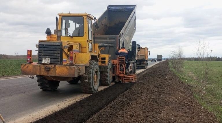 В Выгоничском районе по нацпроекту продолжается ремонт участка автодороги