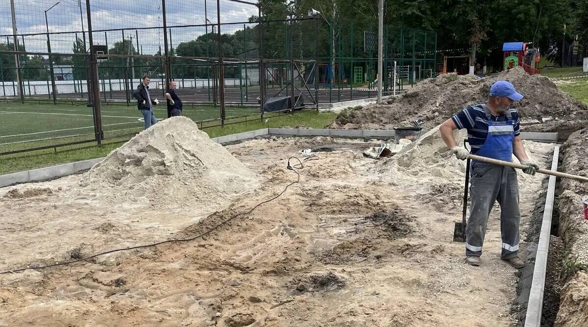 В Клетне приступили к обустройству воркаут-зоны