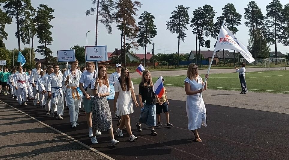 В преддверии Дня физкультурника в городе Жуковка прошел масштабный спортивный праздник