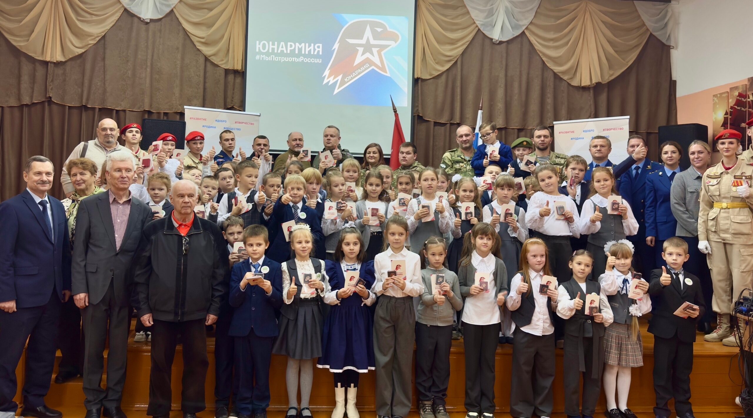 Новые юнармейцы в строю